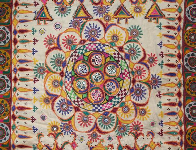 インドの布 グジャラート カッチ刺繍 壁掛け（２） | インド ブータン 