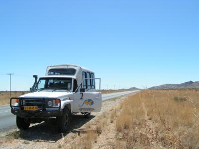 ナミビアの道路スワッコプムンドへ向かう途中